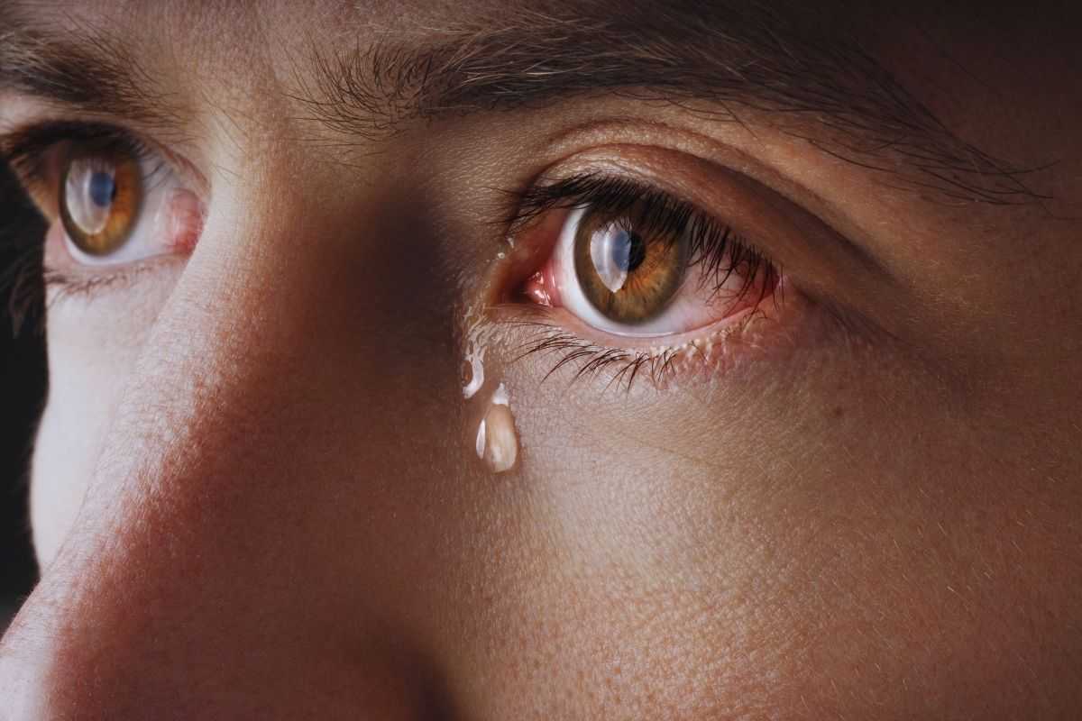 sguardo piange